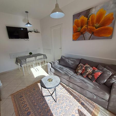 Flowers & Green 2 Bedrooms Apartment & Box Garage Vlore Exterior photo